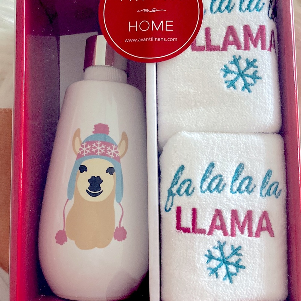 🆕 Avanti Llama Box Set of 2 pc. Fingertip Towels & 1 pc. Lotion/Soap Dispenser - Picture 3 of 5